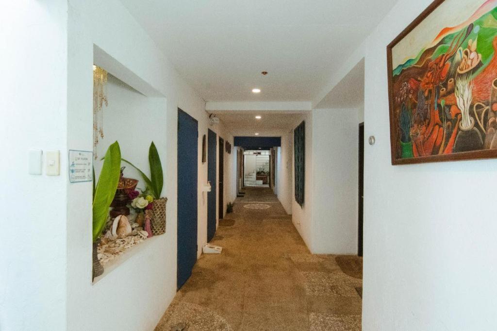 Hannah Hotel Balabag  Экстерьер фото